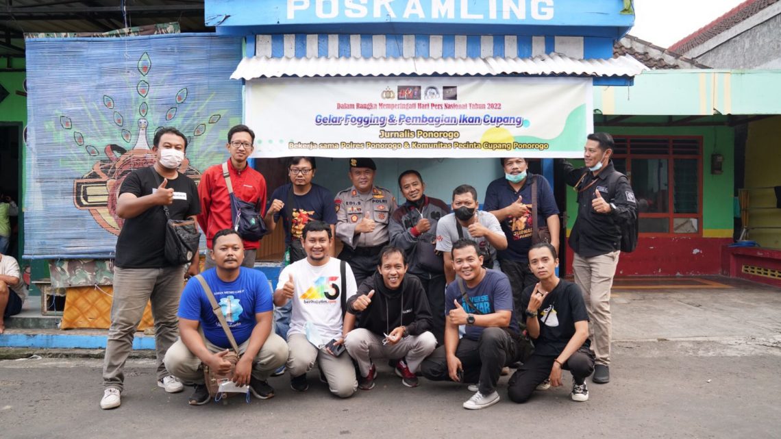 Sambut HPN ke 76 Jurnalis Ponorogo Mengadakan Fogging dan Bagikan Ikan Cupang