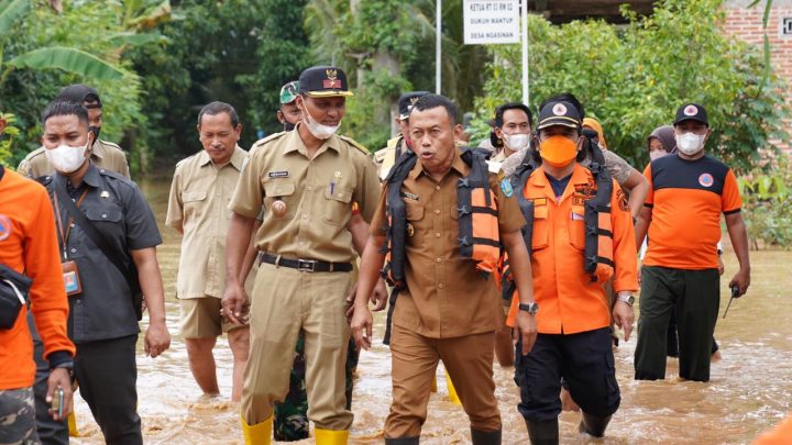 Kang Giri Pantau Langsung Evakuasi Warga Terdampak Banjir Ponorogo
