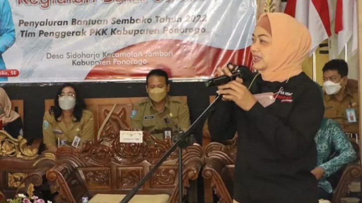 Baksos Bersama PKK Peduli, Kang Giri Bupati Ponorogo Ajak Tingkatkan Gotong-royong