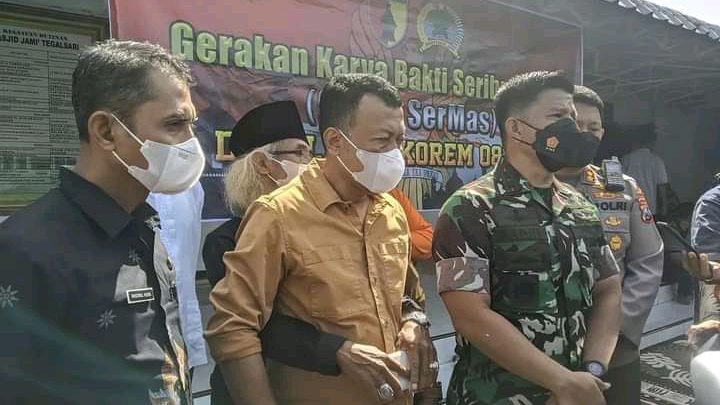 Kang Giri Bersama TNI Polri Gelar Karya Bakti di Masjid Tegalsari Ponorogo