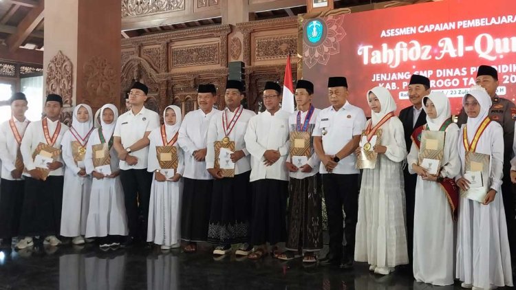 4.217 Hafidz Jenjang SMP Diwisuda Bupati Ponorogo
