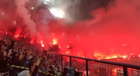 Persib Angkat Trophy, Adanya Flare Disesalkan PSSI