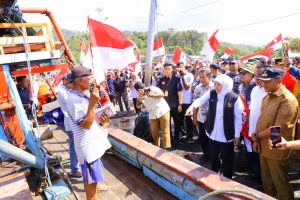 Gubernur Jatim Salurkan Bantuan untuk Nelayan Pacitan