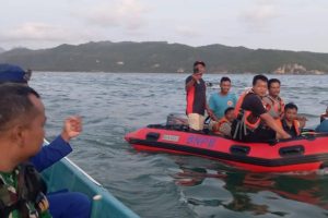 Perahu Terbalik di Pacitan, 3 ABK Berhasil Dievakuasi Tim Gabungan