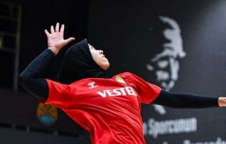 Megawati Teken Kontrak Manisa BBSK dan Mulai Latihan