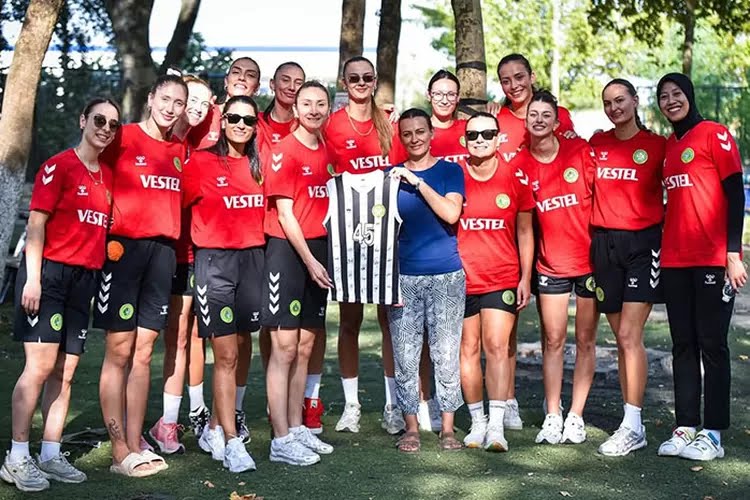 Megawati Bersama Manisa BBSK, Baksos Tur Kota Menyapa Warga Turki