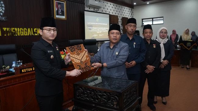 DPRD Trenggalek Sahkan APBD 2025