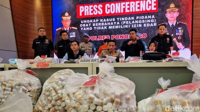 Satreskrim Polres Ponorogo Sita Puluhan Ribu Kapsul Pelangsing