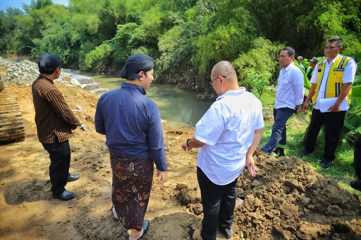 Cegah Banjir, Bupati Trenggalek Perkuat Tanggul Alami dengan Green Infrastructure