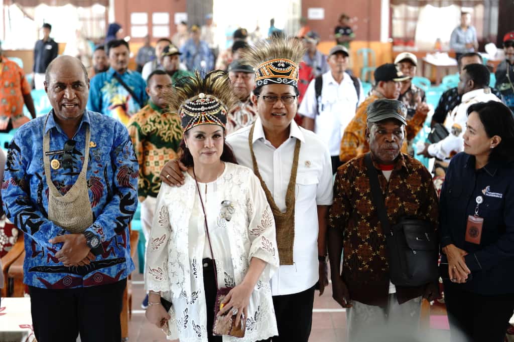 Kementrans akan Renovasi Rumah Kepala Suku Hatam, Penghibah Tanah Transmigrasi di Manokwari