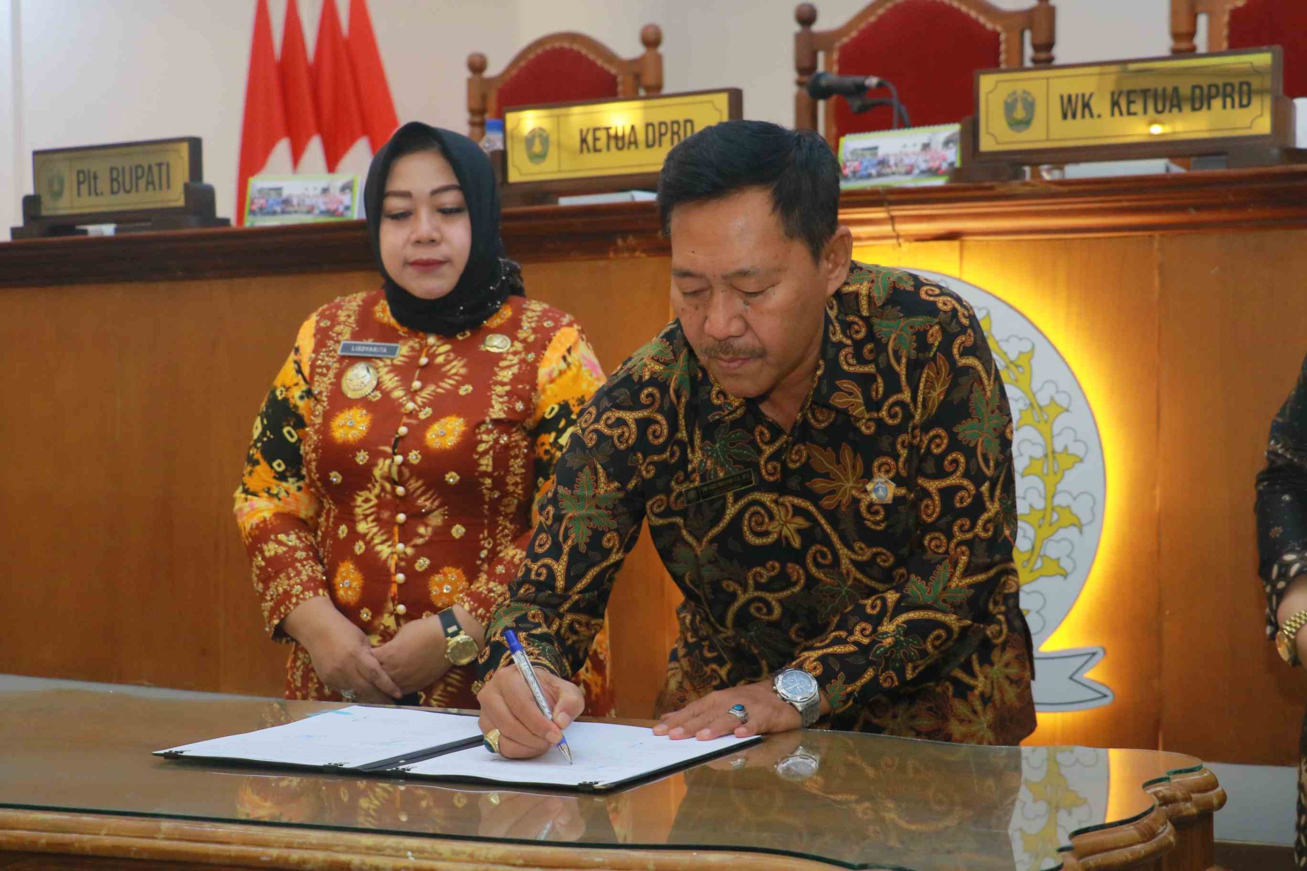 Pemkab dan DPRD Ponorogo Setujui Raperda APBD 2026