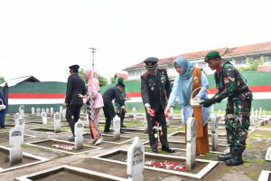 Ziarah TMP, Plt Bupati Ponorogo Tekankan Semangat Persatuan dan Kesatuan