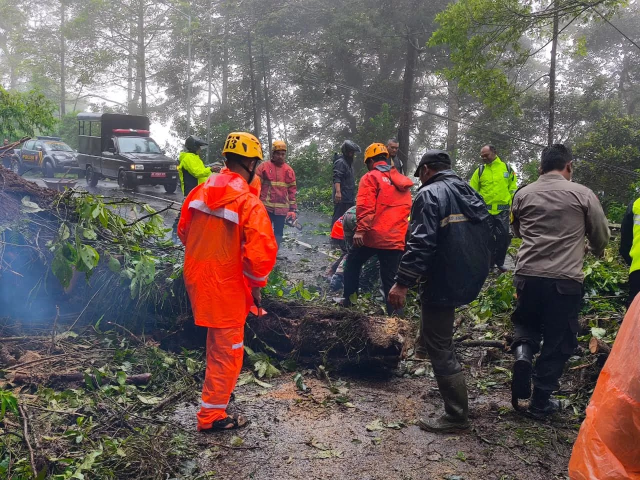 Sempat Tertutup Total, Akses Sarangan – Cemorosewu, Magetan Kembali Normal