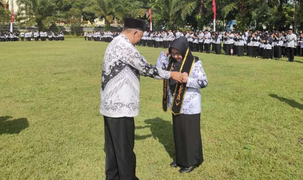 HUT ke-80 PGRI, Bupati Nanik Sumantri Dikukuhkan Ibunda Guru Magetan