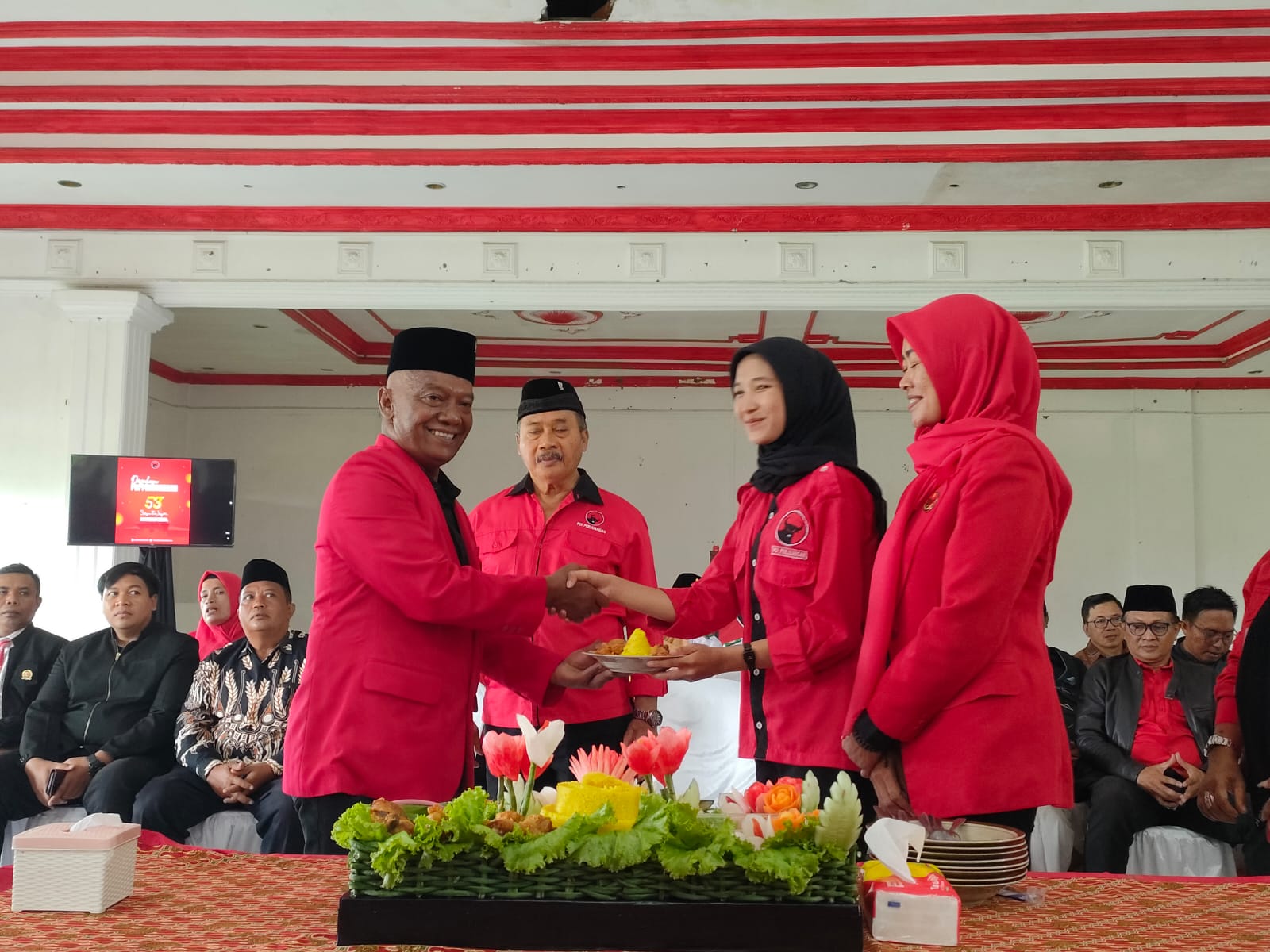 Peringati HUT ke-53, DPC PDI Perjuangan Magetan Fungsikan Kantor Sebagai Gedung Rakyat