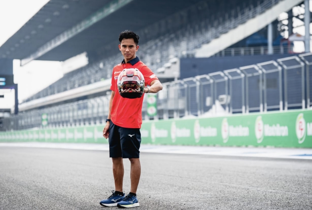 Pembalap Mario Suryo Aji, Kenalkan Helm Bermotif Budaya Magetan