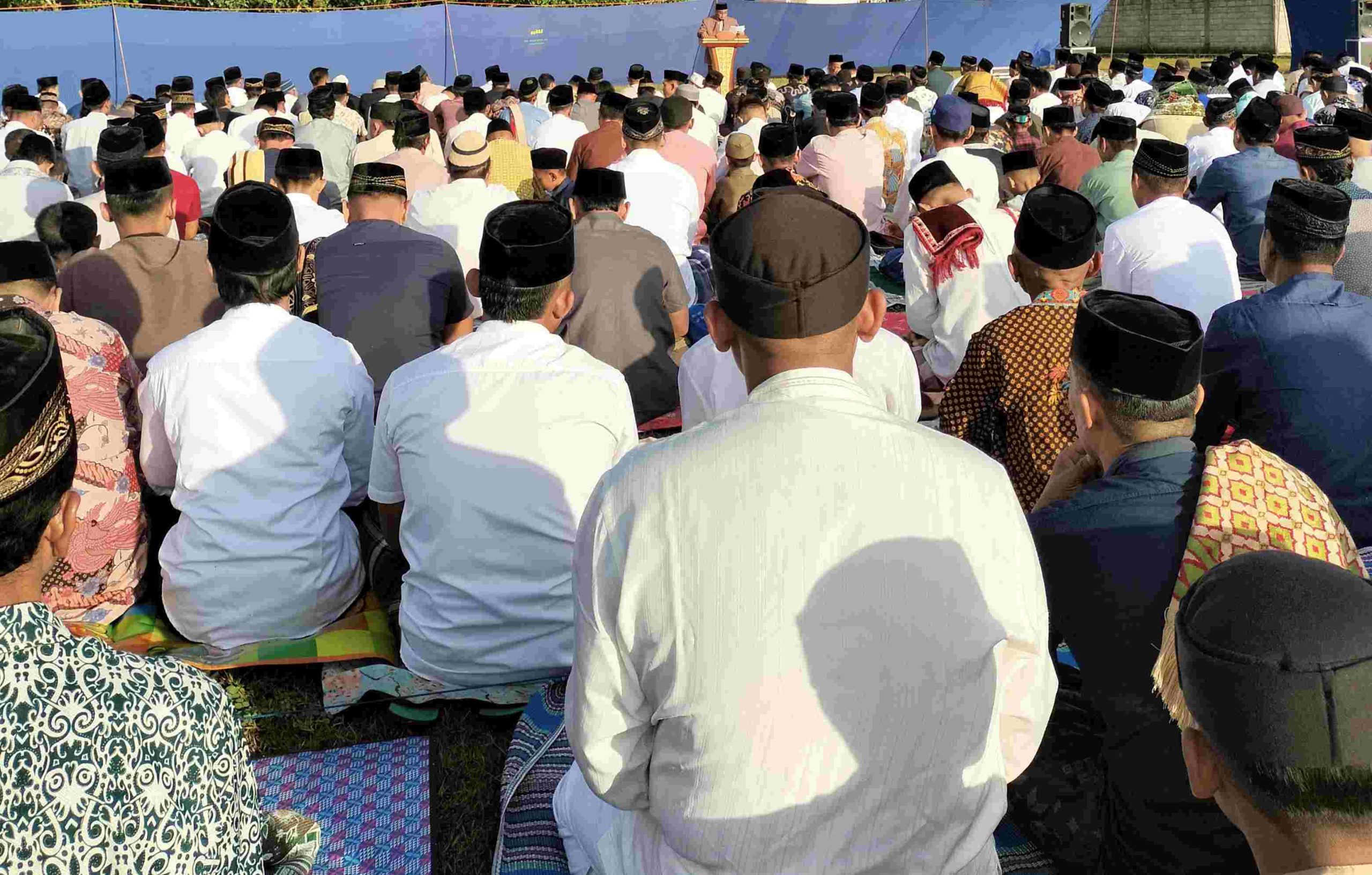 Warga Bancar, Bungkal, Ponorogo Shalat Idul Fitri dengan Khusyuk