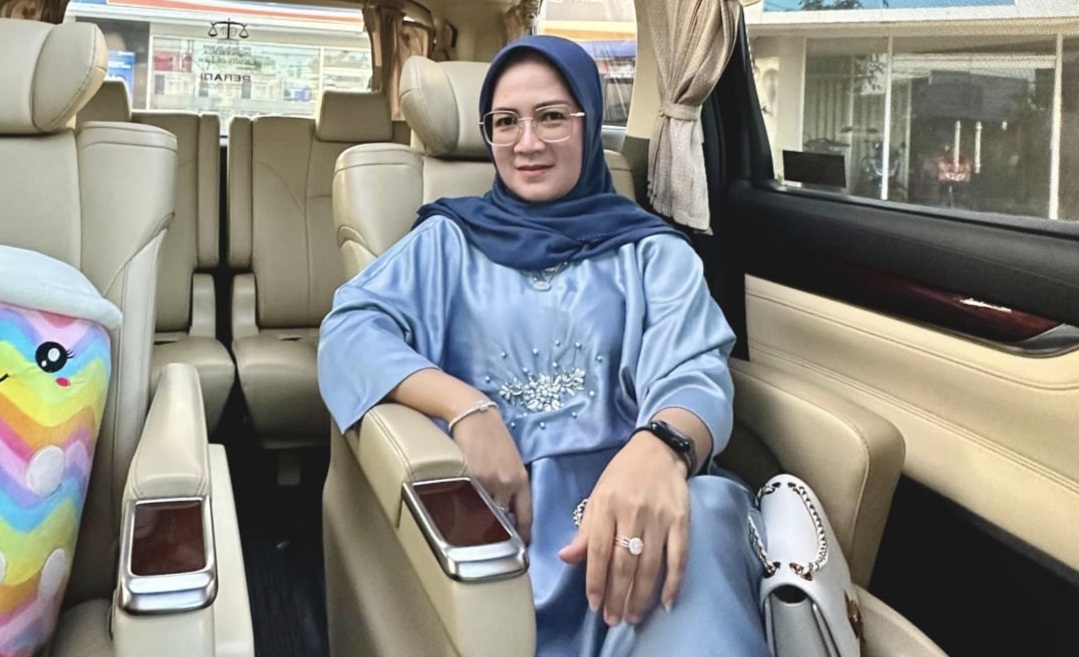 Mega Aprilia, Lirikan Elit Politik Ponorogo