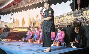 Wujud Syukur dan Doa, Pemdes Kupuk Gelar Wayangan Bersih Desa