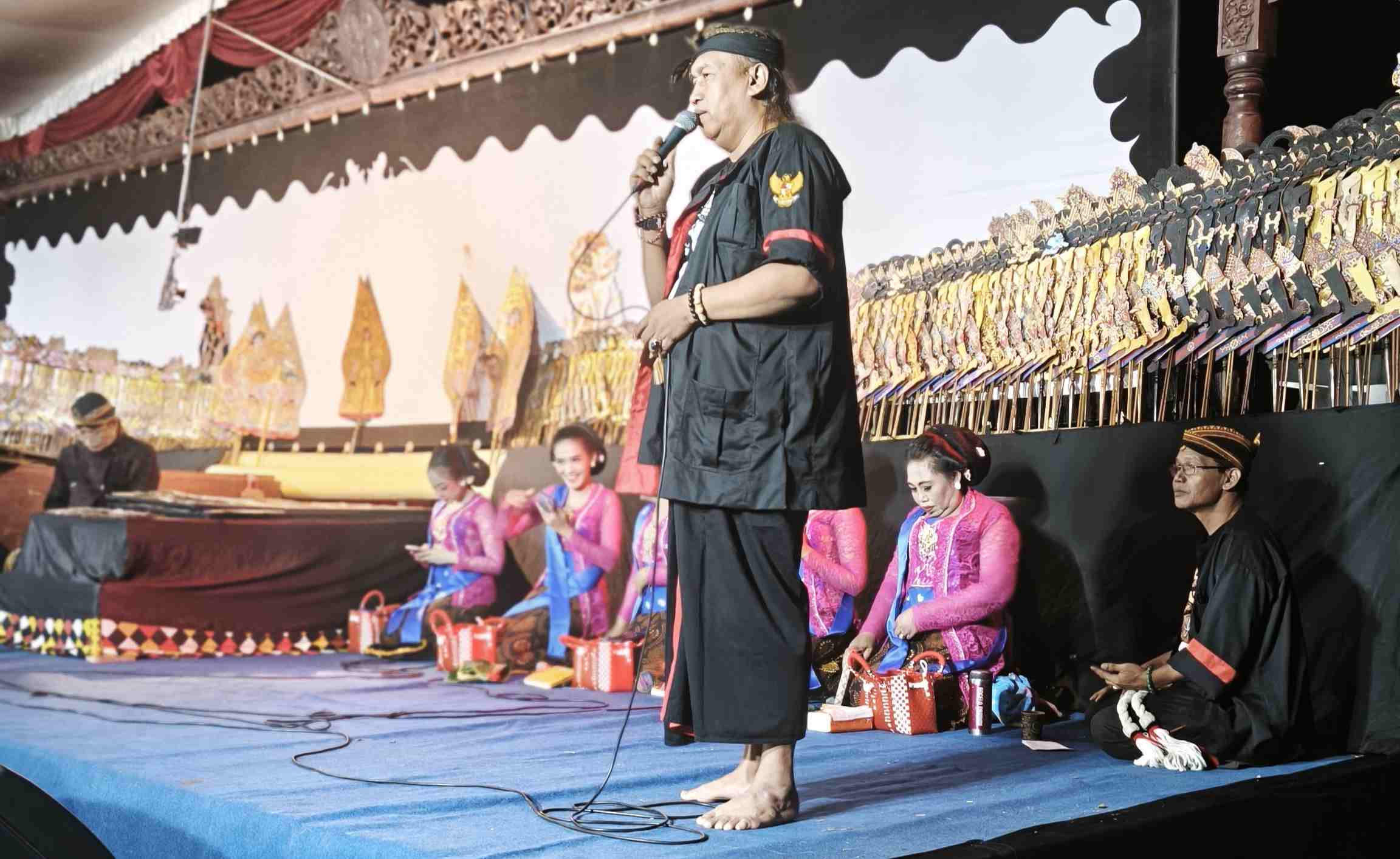 Wujud Syukur dan Doa, Pemdes Kupuk Gelar Wayangan Bersih Desa