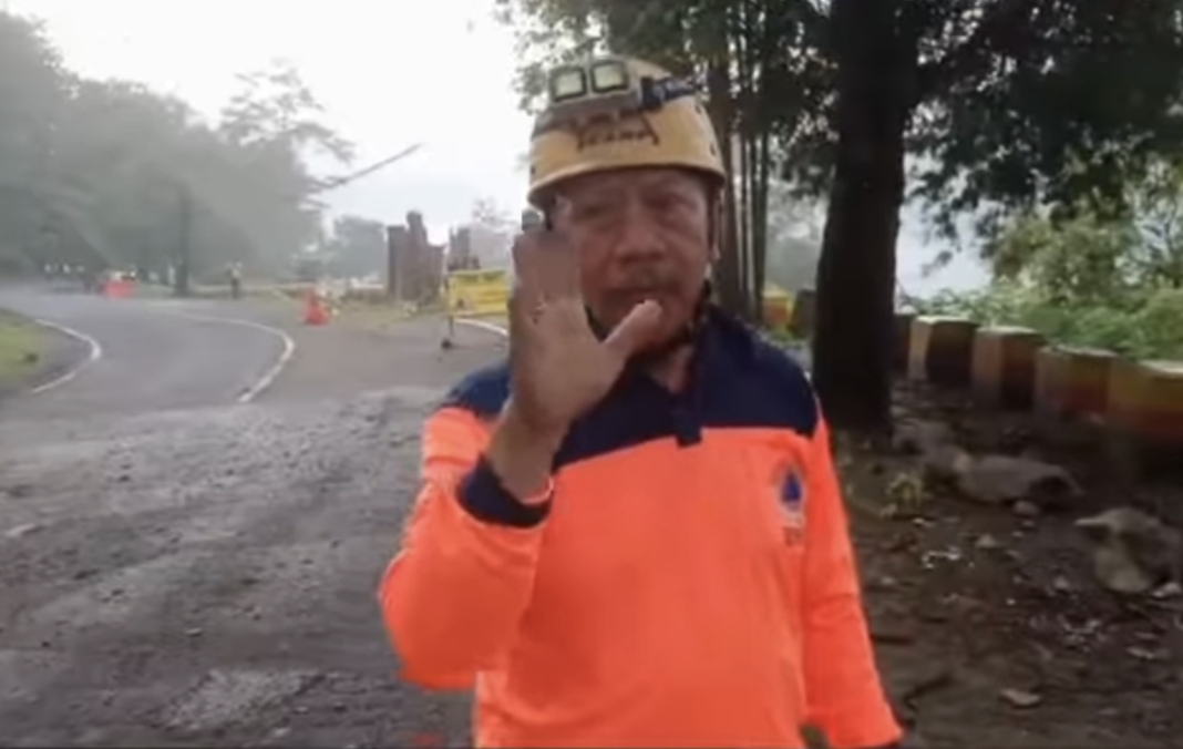 Jalur Ponorogo Trenggalek KM16 Diberlakukan Sistim Buka Tutup Pasca Longsor